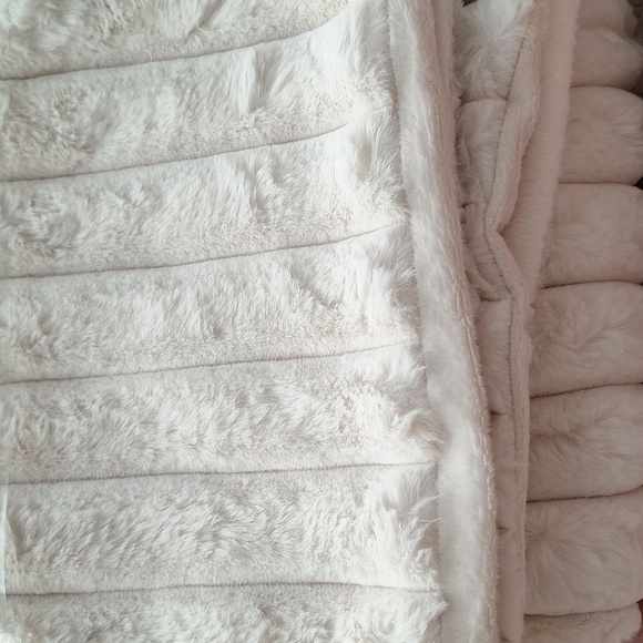 Lands' End Other - NEW LANDS' END Luxury Faux Fur Throw Blanket